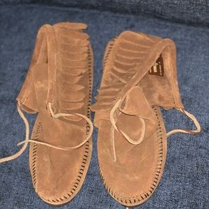Minnetonka Classic Fringe Hardsole Boot